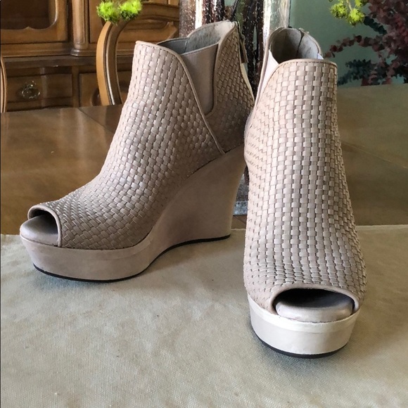 UGG Shoes - Authentic UGGs open toe booties size 9